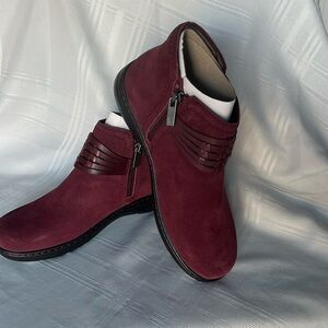 Earth Woman’s Boots